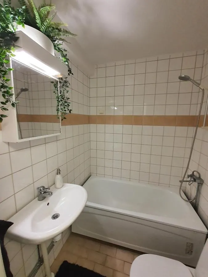 Apartment Close To The Metro And The Beach!!! With A View Of The Scandinavian Forest Stockholm