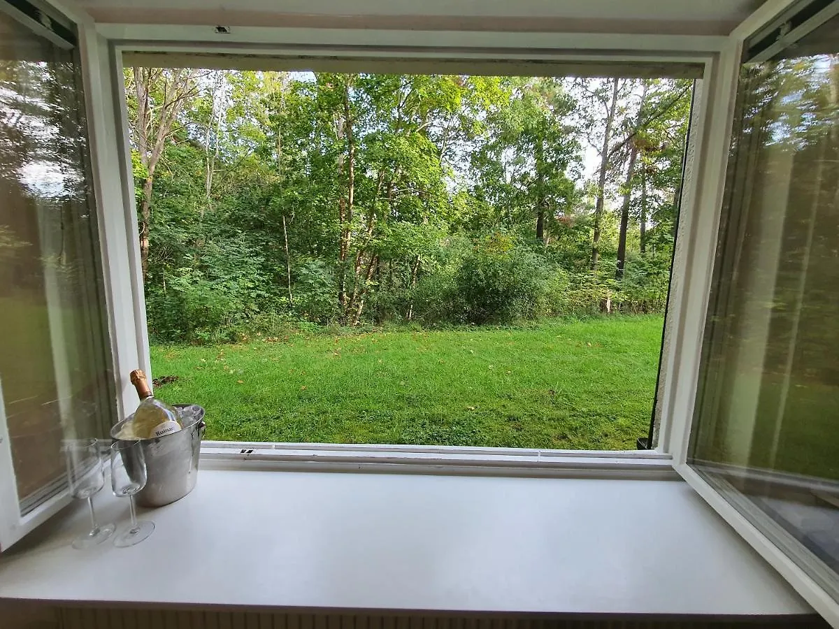 Apartment Close To The Metro And The Beach!!! With A View Of The Scandinavian Forest Stockholm